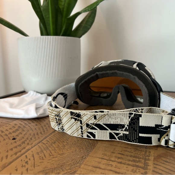 Oakley Goggles - Picture 4 of 7